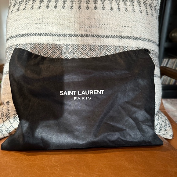 Saint Laurent Medium Monogram Kate Tassel Bag in Black with gold hardware - Picture 9 of 16